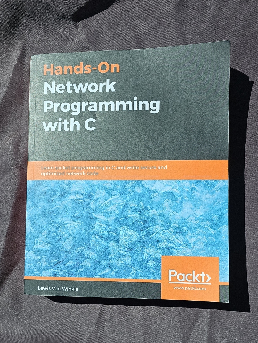 Hands-On Network Programming with C Lewus Van Winkle 
isbn  978-1-78934-986-3